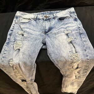 Distressed Light Blue Jeans-Rue 21 premium
Skinny size 32x30-#489